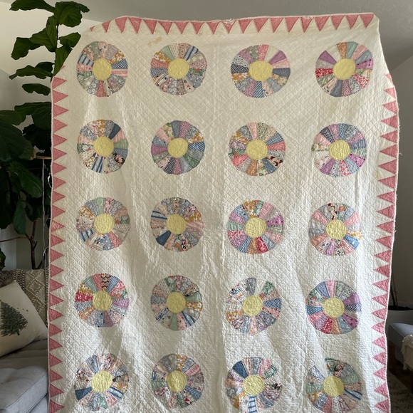 Vintage Dresden Plate Quilt 80x90 Scallop Edge Feedsack - Picture 12 of 13